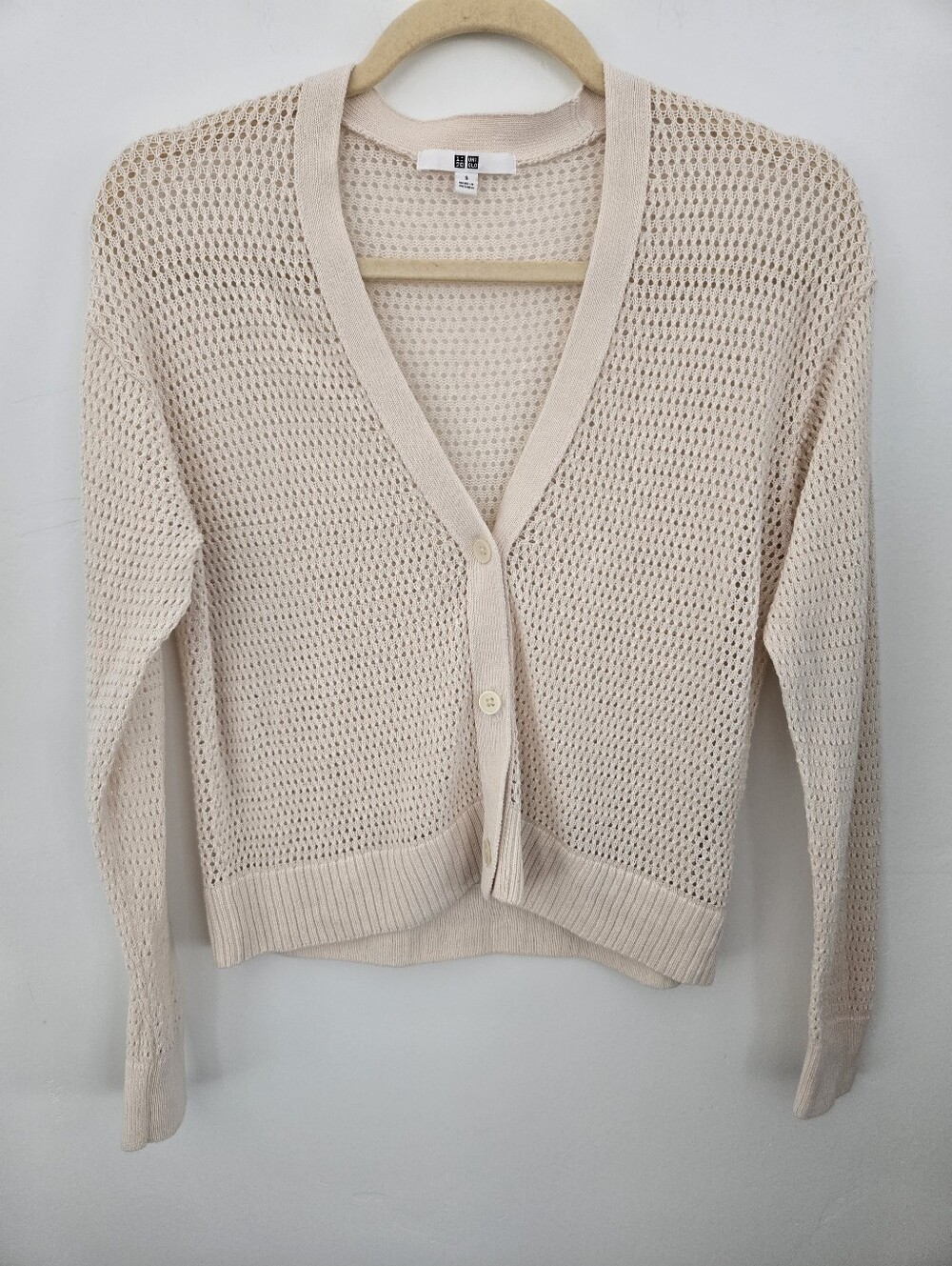 Uniqlo 100% Cotton Mesh Long-Sleeve Short Cardigan. Cream off white. Size small.